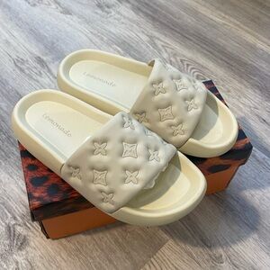 Brand new women’s sandals